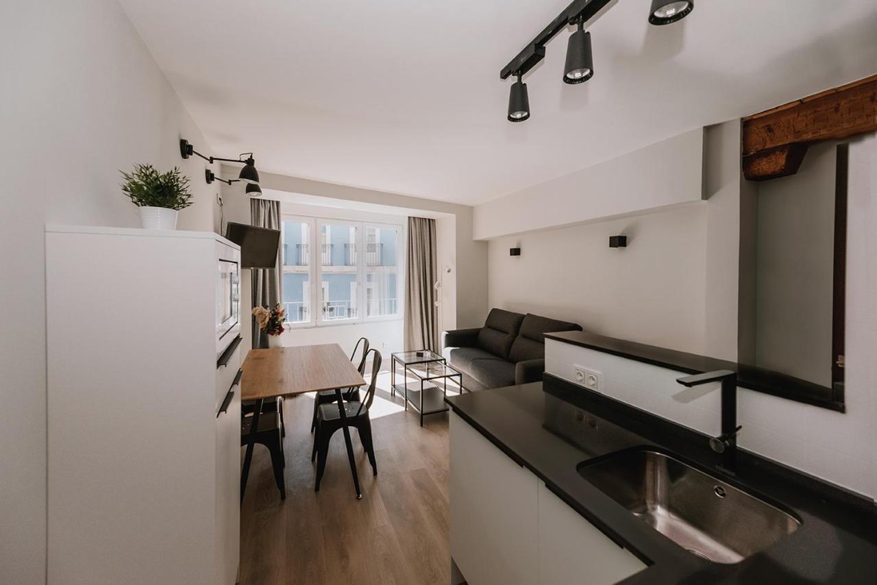 Apartamentos BURGOSUITES Bagian luar foto