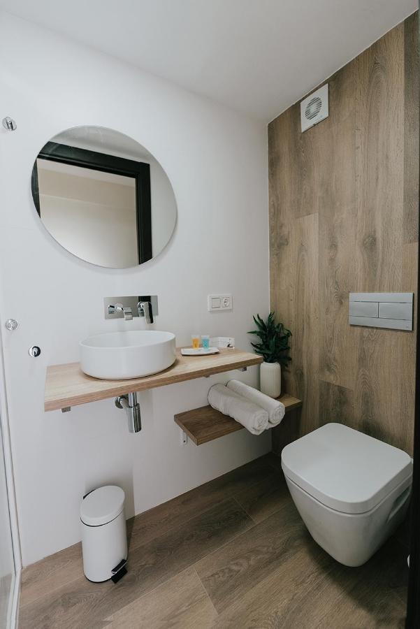 Apartamentos BURGOSUITES Bagian luar foto